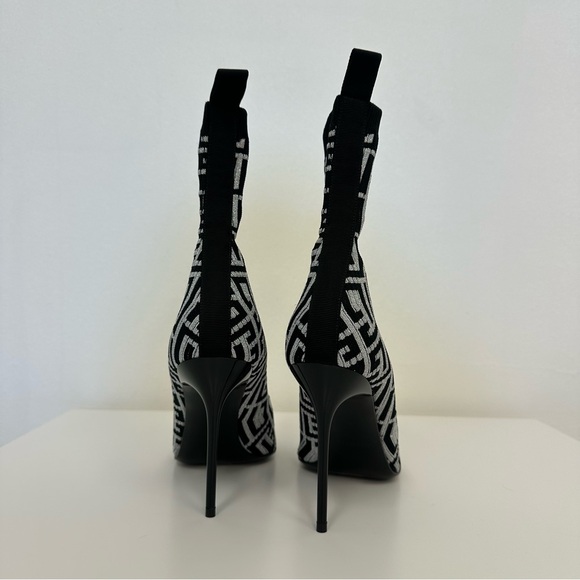 Balmain
Skye monogram knit ankle boots - Picture 13 of 15